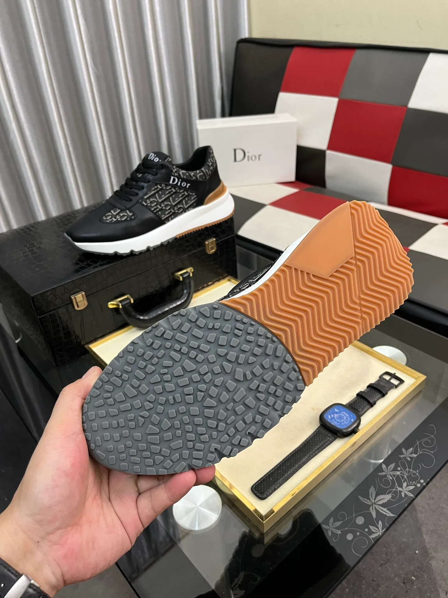 Men's Men's Shoes 💰458⌚️⌚️Dior [Dior] men's casual and trendy shoes are on the market! Strong British fashion style, the upper is made of nubuck leather with printed fabrics, comfortable pigskin lining, and original molded outsole. Designed by European and American masters, the perfect shape creates high quality, super versatile and very comfortable. High-end without losing taste, fashionable and novel! Code number: 38～443️⃣Colors available